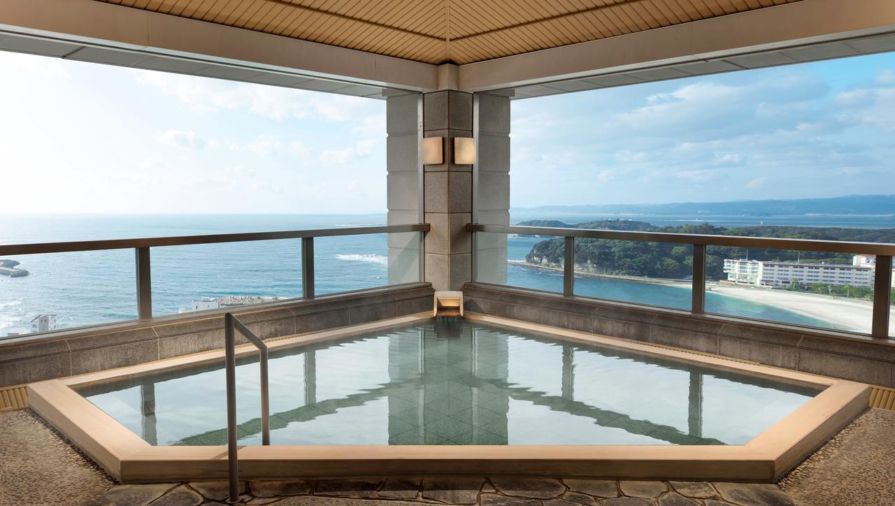 Nanki-Shirahama Marriott Hotel Exterior foto A modern open-air bath